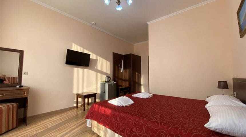 Гостевой дом Тельмана 23 в Геленджике- вид на холодильник.jpg