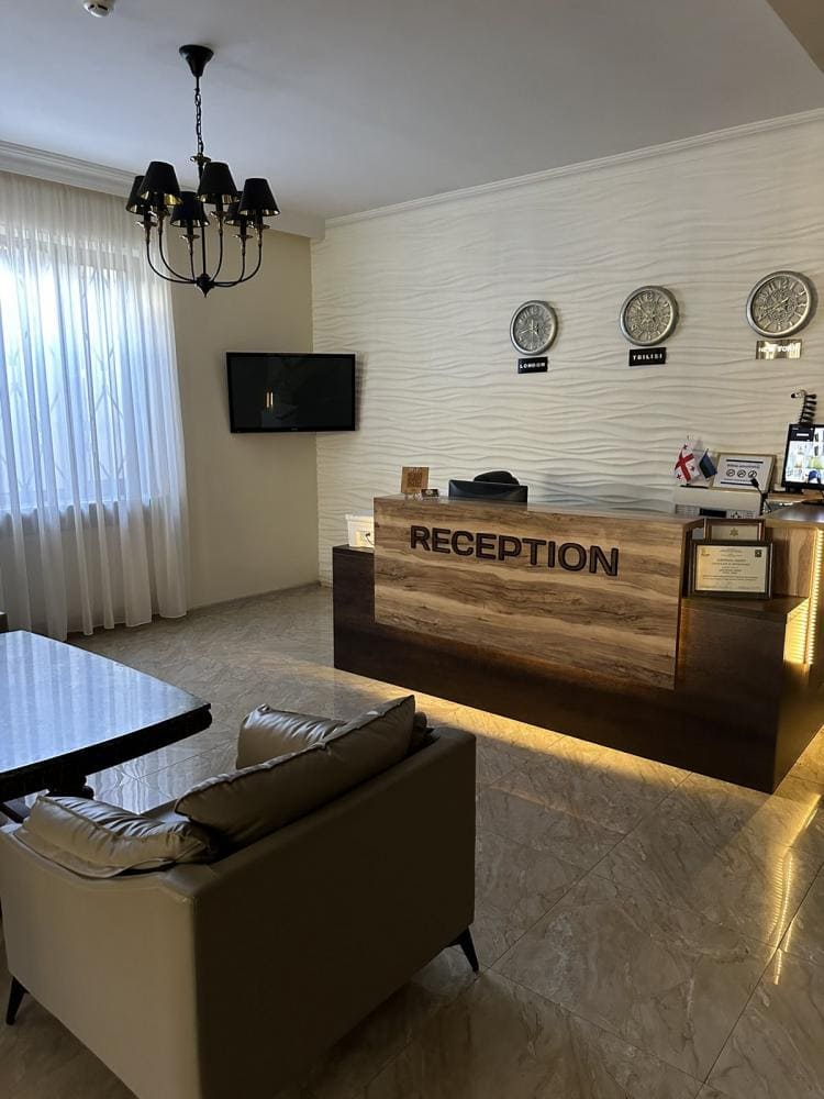 Ирис Кобулети вид на ресепшен.jpg