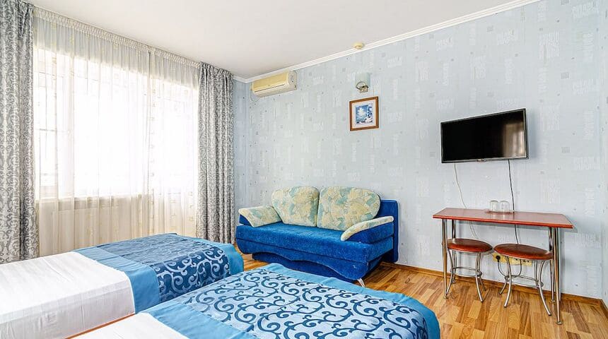 Бухта Радости, Анапа на поезде, просторный номер.jpg