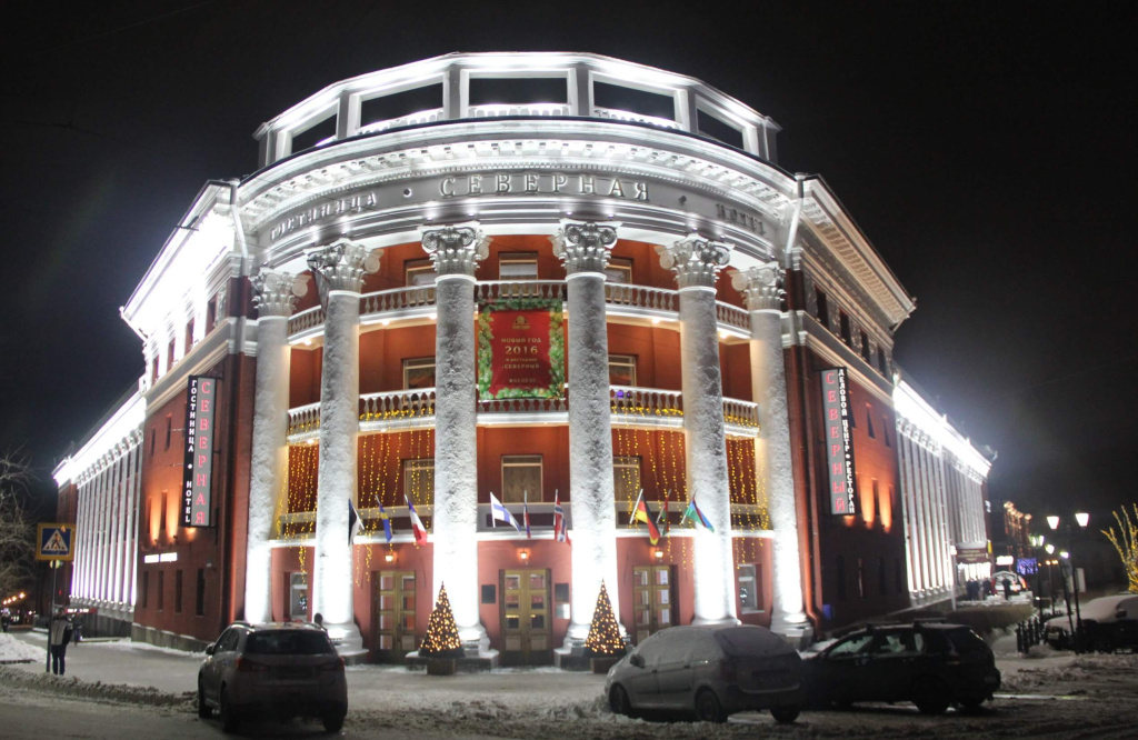 Гостиница Северная, Петрозаводск вид на фасад здания в снегу.jpeg