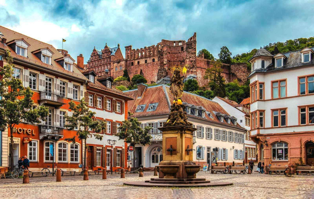 ГЕЙДЕЛЬБЕРГ площадь.jpg ГЕЙДЕЛЬБЕРГ площадь.jpg