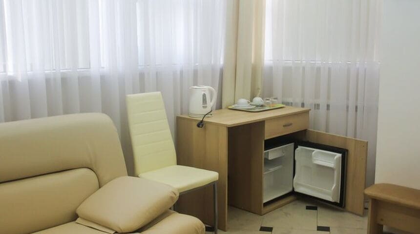 Гостиница Сокол в Сочи- холодильник.jpg