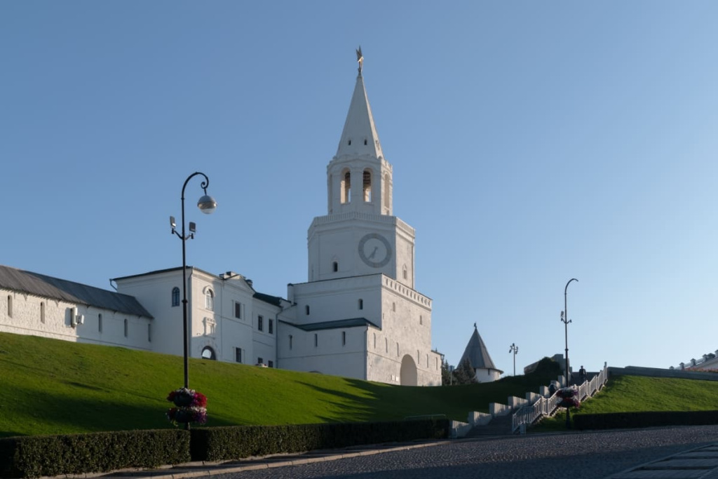 Казанский кремль вид сбоку.jpg