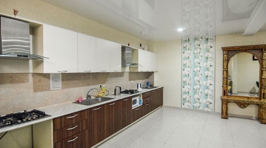 Гостевой дом Династия в Кабардинке кухня.jpg