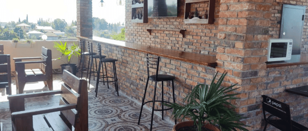 Вид на барную стойку в отеле СанЗазила, Абхазия.png Вид на барную стойку в отеле СанЗазила, Абхазия.png