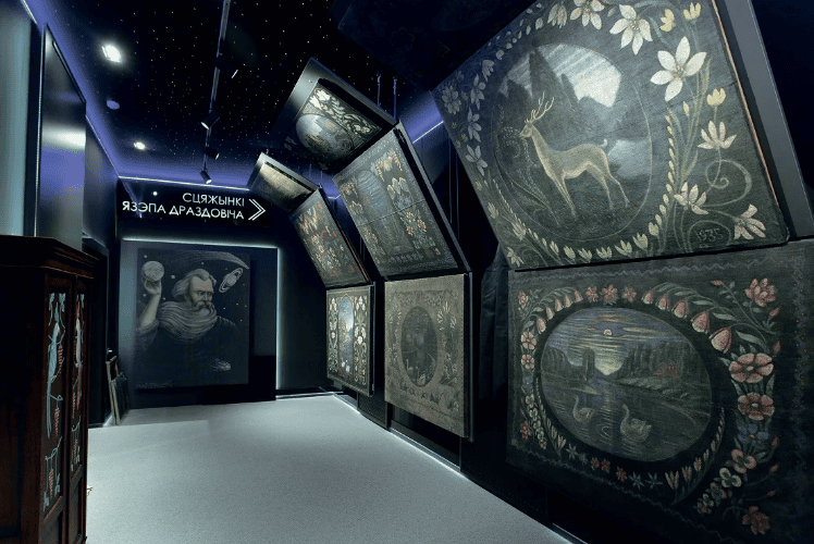 Музей белорусской маляванки в Заславле вид сбоку.png