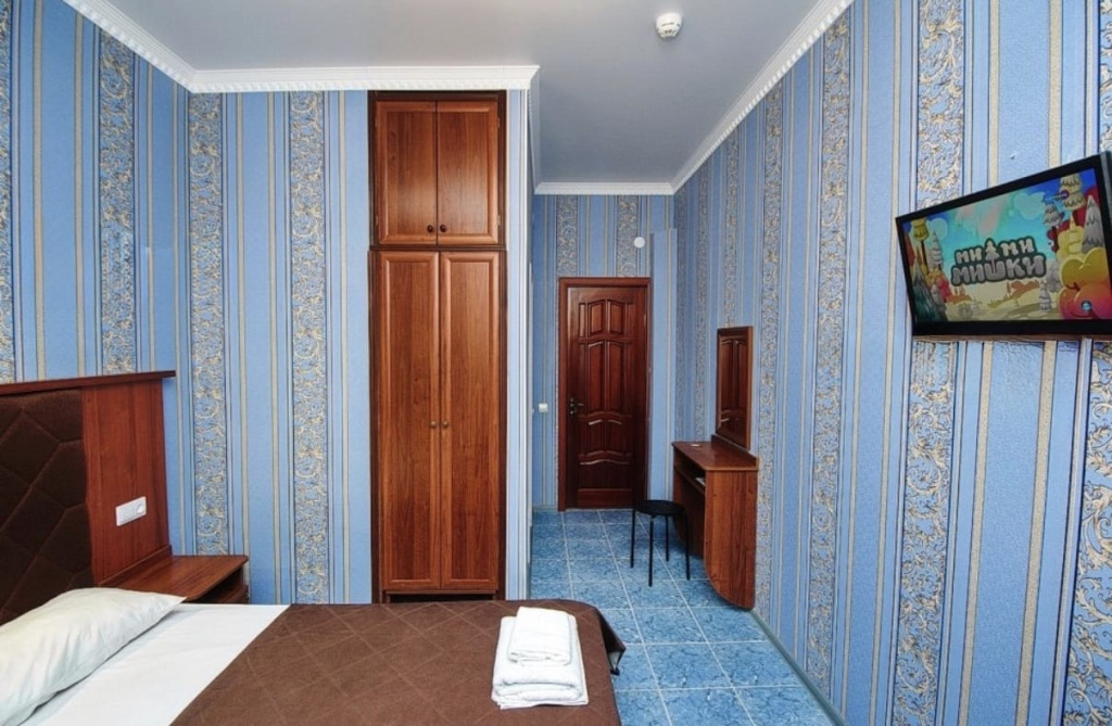 Гостевой дом Лакис в Кабардинке 2-х местный номер вид на шкаф.jpeg Гостевой дом Лакис в Кабардинке 2-х местный номер вид на шкаф.jpeg