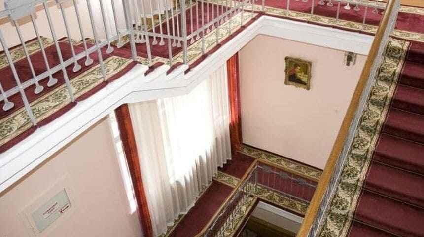 Санаторий имени Семашко в Кисловодске, Россия- лестничная клетка.jpg