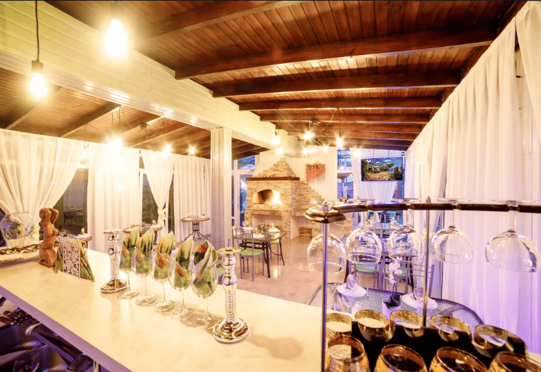 Гостевой дом Прага в Кабардике, ресторан вечер.png