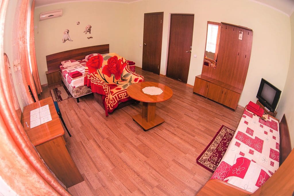 Отель Елена, общий вид на номер.jpg