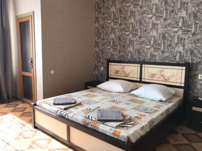 Отель софия, номер с двуспальной кроватью общий вид.jpg Отель софия, номер с двуспальной кроватью общий вид.jpg