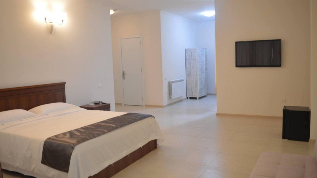 Вид из спального окна в Отеле GB в Кобулети.jpg