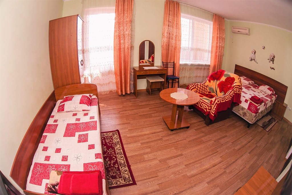 Отель Елена, общий вид на кровать.jpg