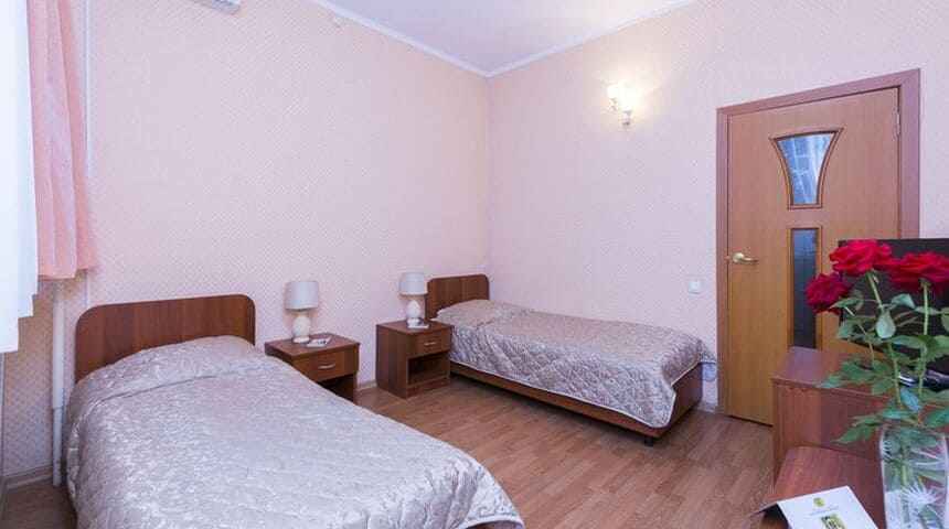 Санаторий имени Анджиевского, город Ессентуки-две раздельные кровати.jpg