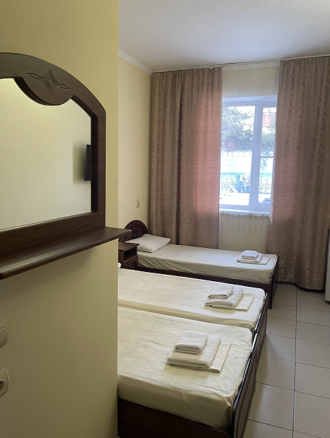 Отель София-номер 3-х местный с балконом.png Отель София-номер 3-х местный с балконом.png