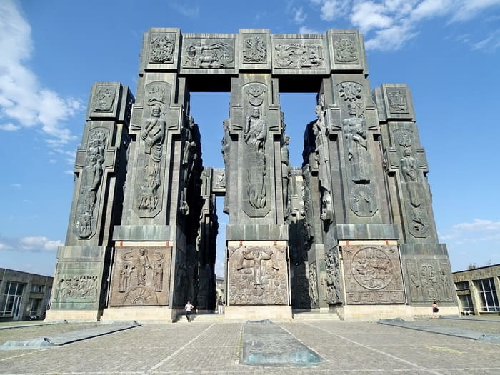 Летопись Грузии , памятник.jpg Летопись Грузии , памятник.jpg