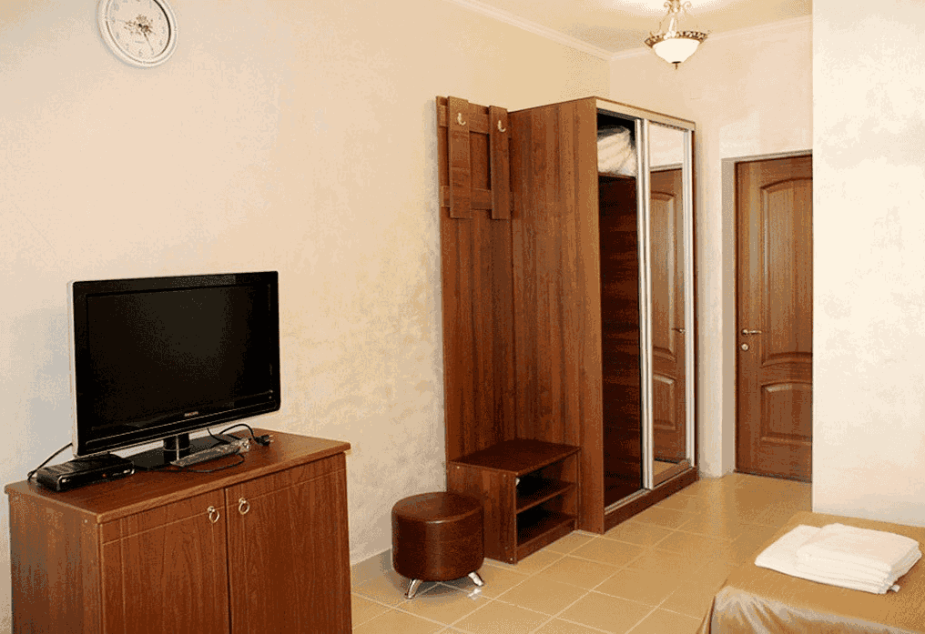 Гостевой дом Сказка в Гагра, телевидор в номере.png