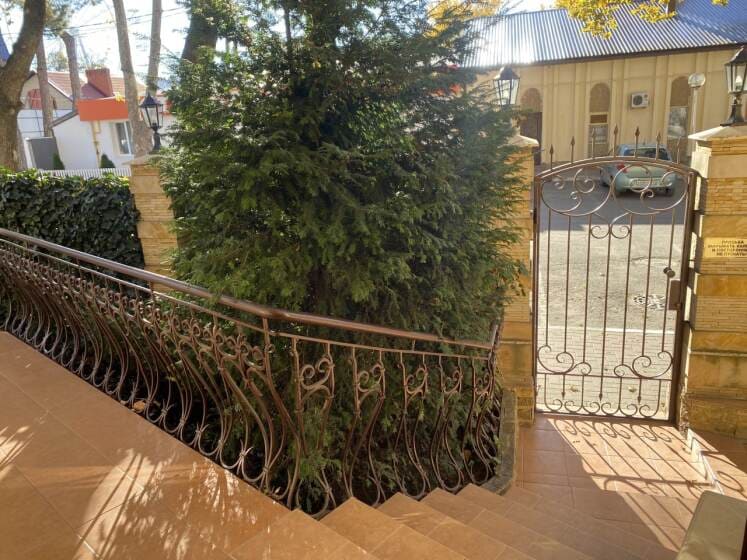 Гостевой дом Plush в Геленджике крыльцо.jpeg