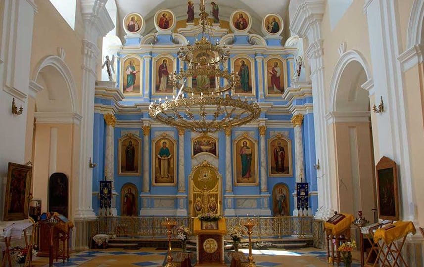 Свято-Покровский женский монастырь, интерьеры храма.jpg