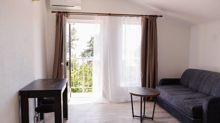 Отель Талион в Пицунде, Абхазия, вид из окна.jpg