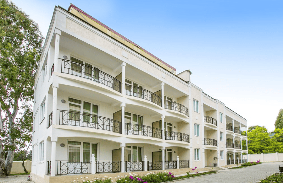 Отель Анакопия Клаб 3 вид на жилой корпус.png