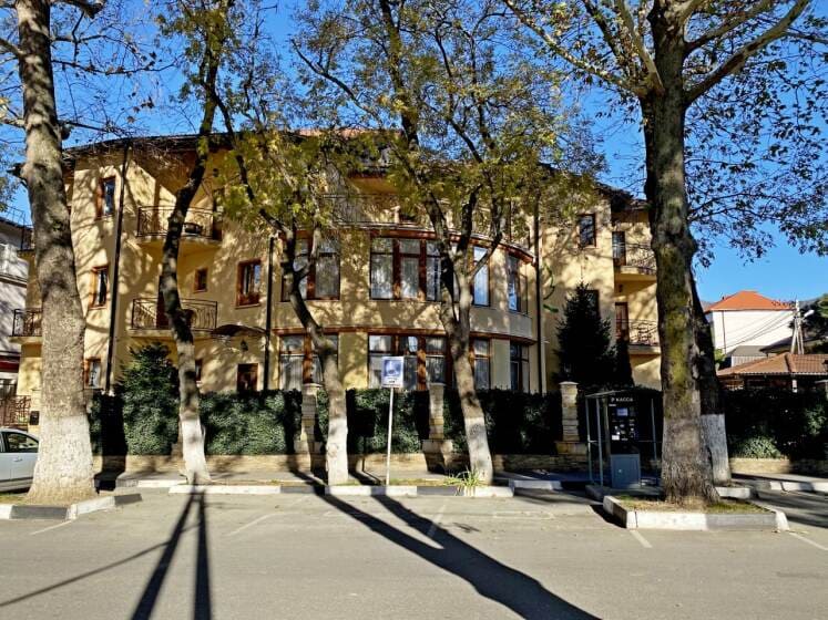 Гостевой дом Plush в Геленджике фронтальный вид.jpeg