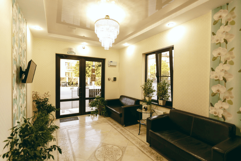 Гостевой дом Династия в Кабардинке вход в отель.png