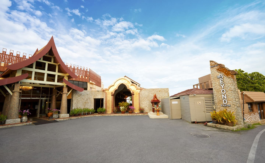 Отель Beyond Resort Karon 4 18+ входная группа.jpg Отель Beyond Resort Karon 4 18+ входная группа.jpg