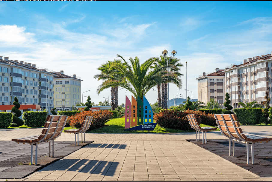 Гостиница Бархатные сезозоны вид на зону отдыха.png