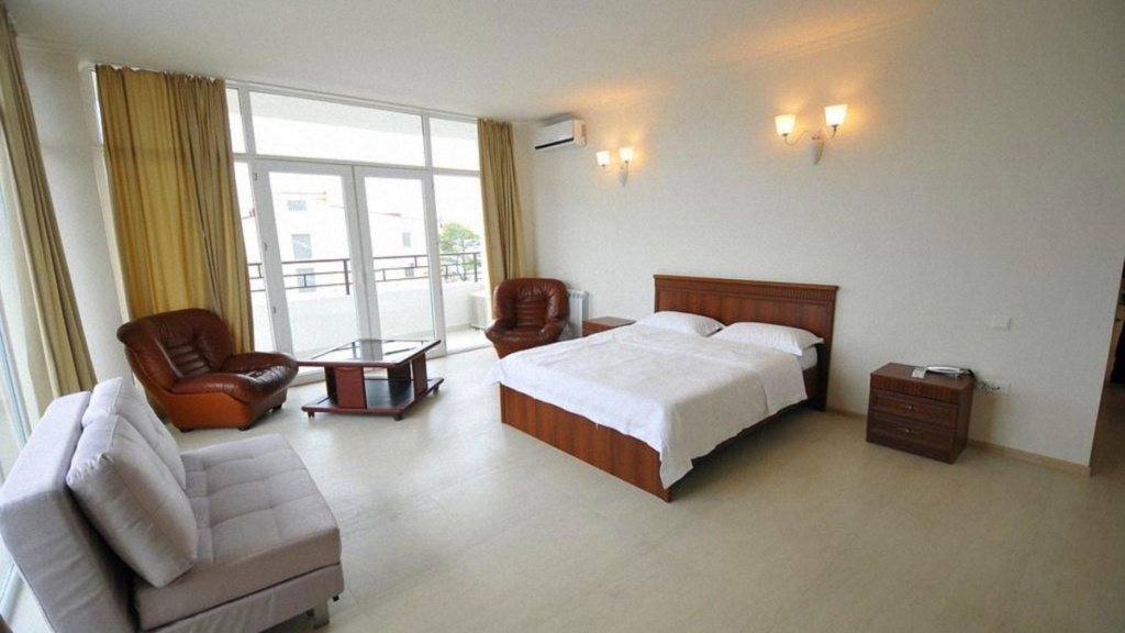 Вид на спальню в Отеле GB в Кобулети.jpg