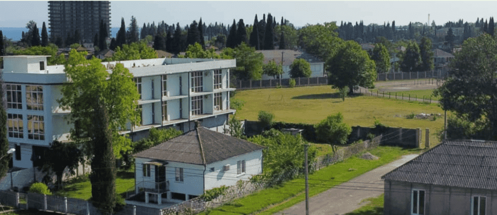 Вид с отеля СанЗазила, Абхазия.png Вид с отеля СанЗазила, Абхазия.png