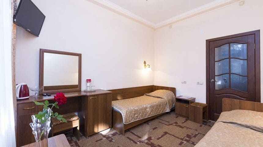 Санаторий имени Анджиевского, город Ессентуки- две раздельные кровати.jpg