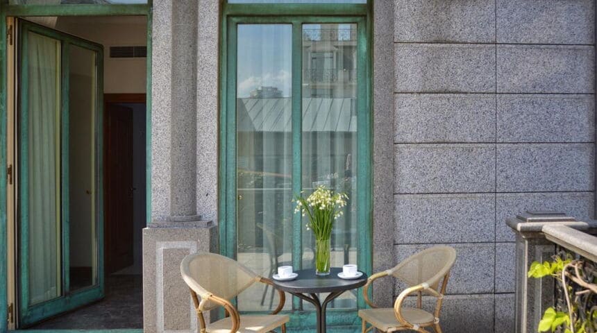 Boutique Hotel O. Galogre в Батуми , столик на балконе.jpg