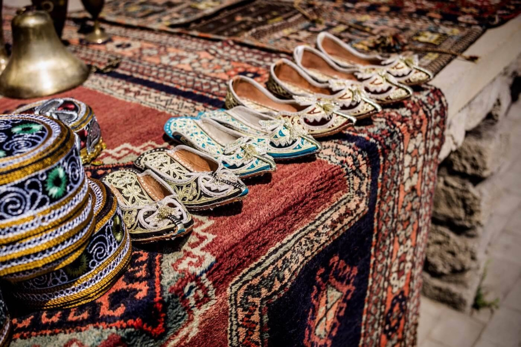 Сввенирные лавки в Баку.jpeg