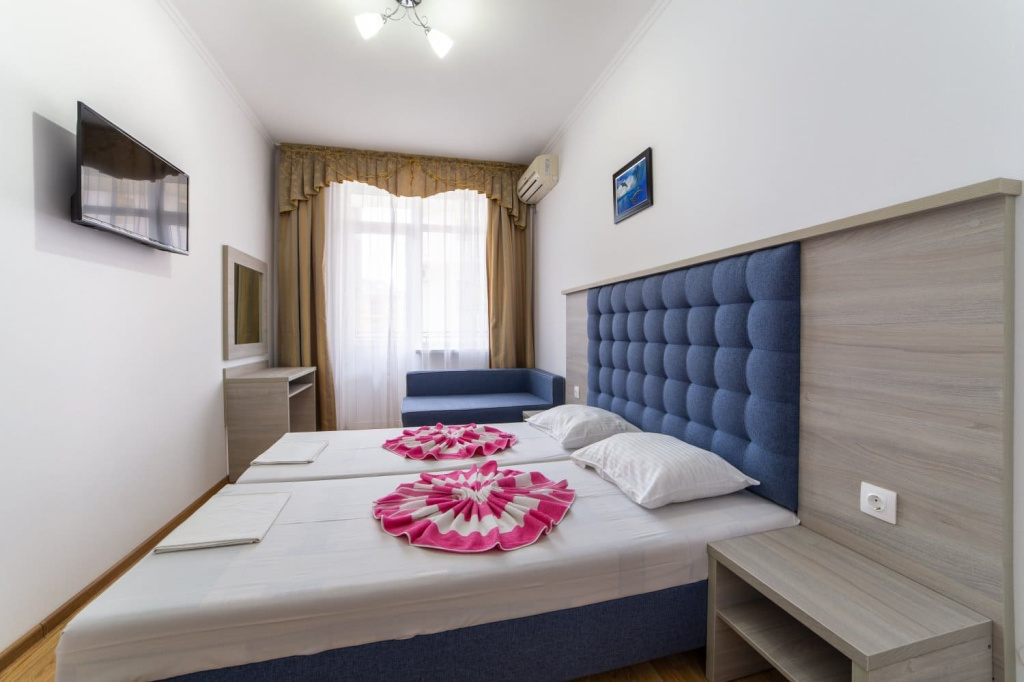 Гостевой дом Геракл, Анапа, поселок Витязево номер с двумя раздельными кроватями.jpg