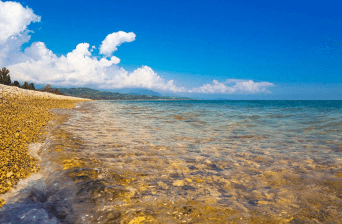 Берег возле отельного комплекса Золотого Якоря.png Берег возле отельного комплекса Золотого Якоря.png