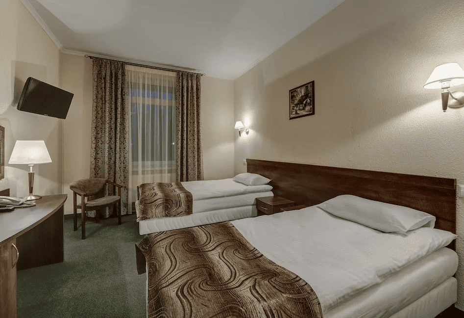 НОМЕР С ДВУМЯ ОДНОСПАЛЬНЫМИ КРОВАТЯМИ В ОТЕЛЕ БЕРЛИН.png