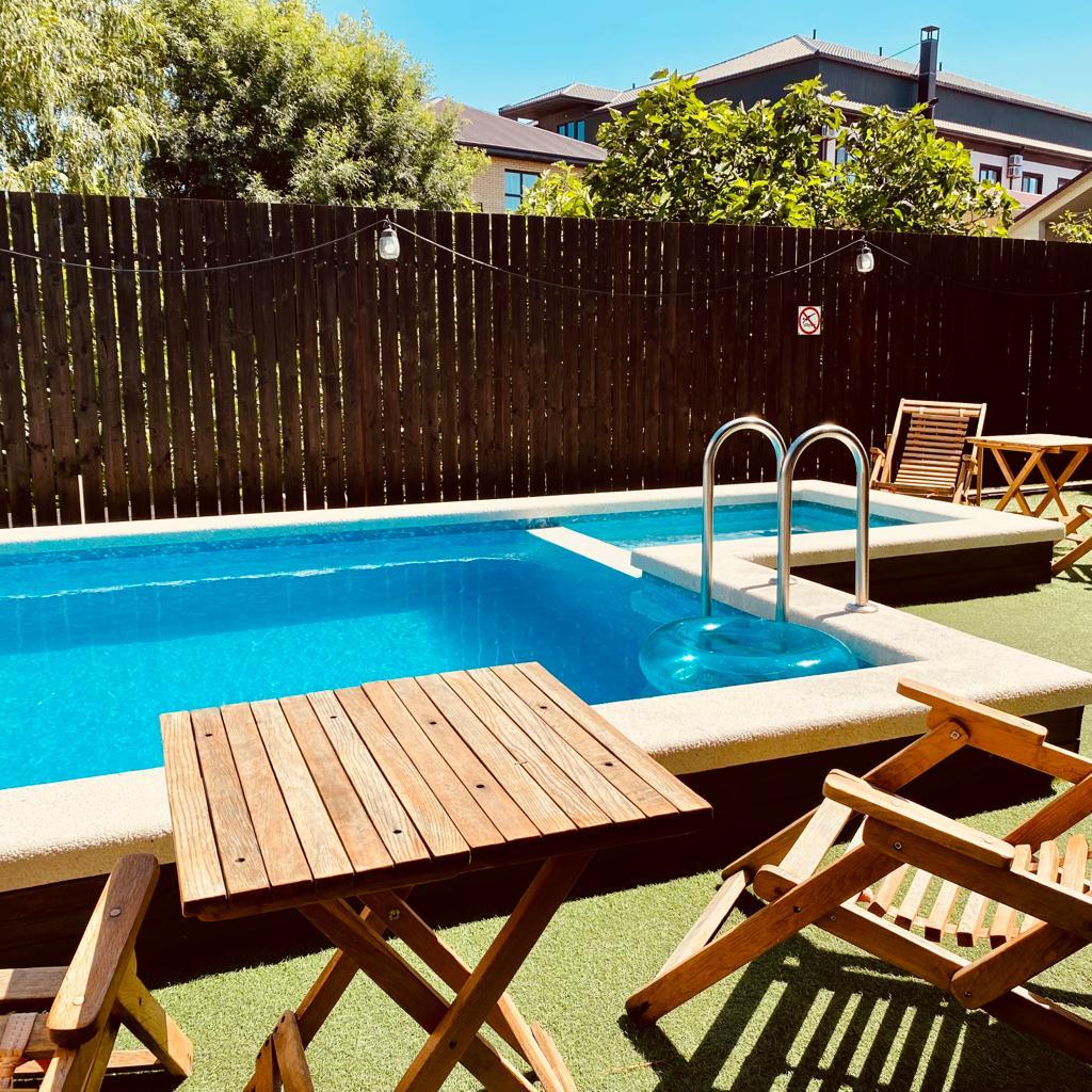 Гостевой дом Терраса- вид сбоку на бассейн.jpg Гостевой дом Терраса- вид сбоку на бассейн.jpg