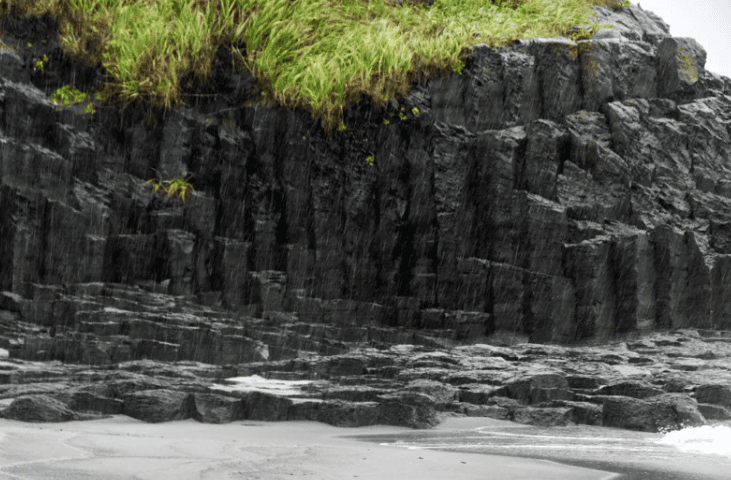 Белые и Чёрные скалы Итурупа.png