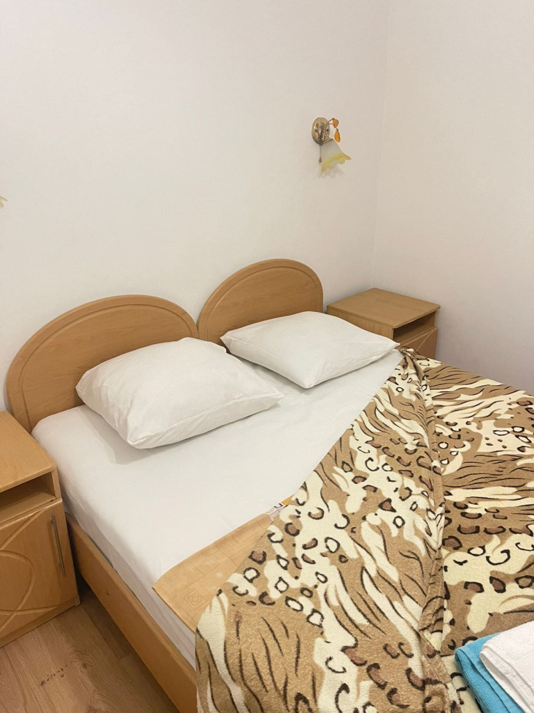 Гостевой дом Весна в Геленджике , двуспальная кровать.jpg Гостевой дом Весна в Геленджике , двуспальная кровать.jpg