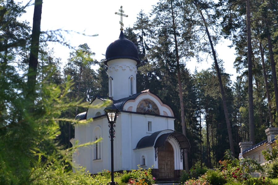 Монастырь в деревне Барань храм.jpg