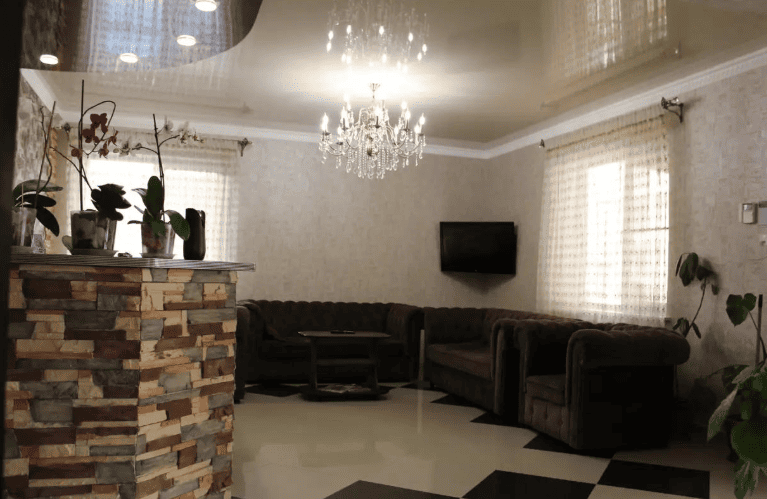 Гостевой дом AchillePalace ресепшен.png