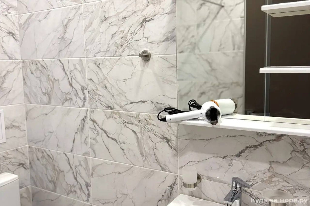 Гостевой дом Илиос в Кабардинке кровать фен.jpg