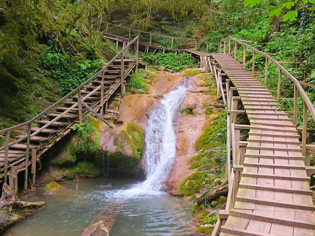 33 водопада 1.jpg