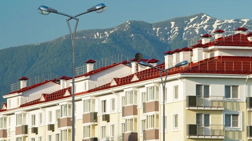 Гостиница Бархатные сезоны вид на горы.jpg