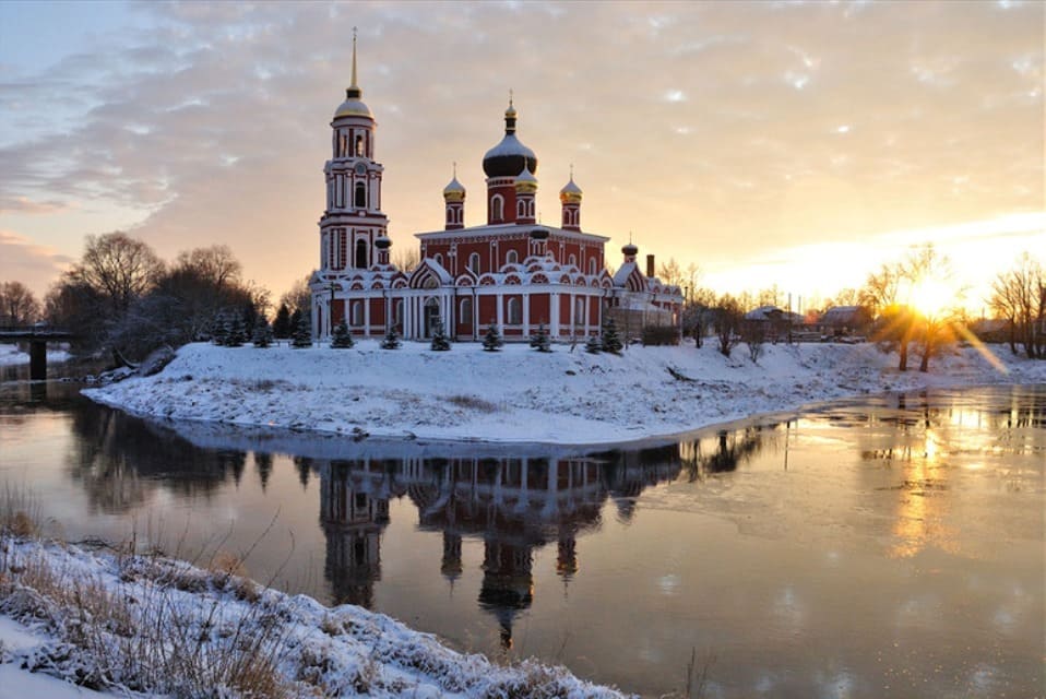 старая русса, собор над водой.jpeg