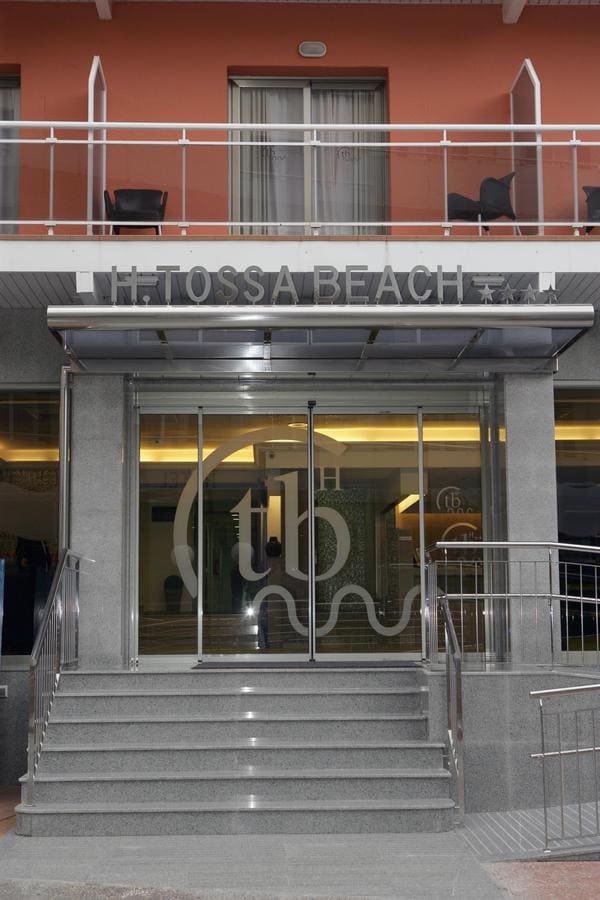 Tossa Beach Center 4 на побережье уютного Тосса-де-Мар, вход в отель.jpg