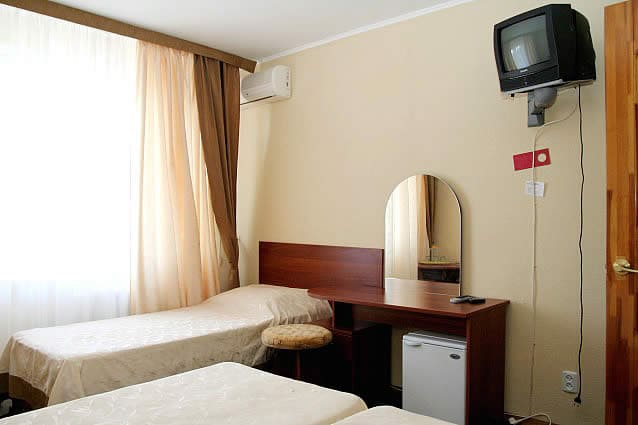 Пансионат Геленджиская бухта в Геленджике - номер сбоку.jpg