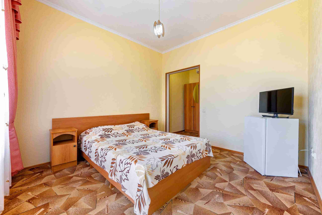 Гостевой дом Алеан в Кабардиненомер с двуспальной кроватью 2.jpg