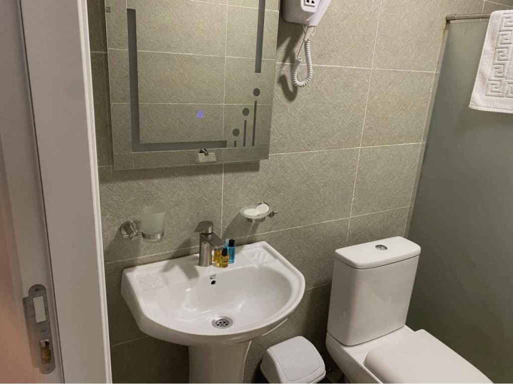 Royal Palace в Кобулети вид на саузел, унитаз.jpeg